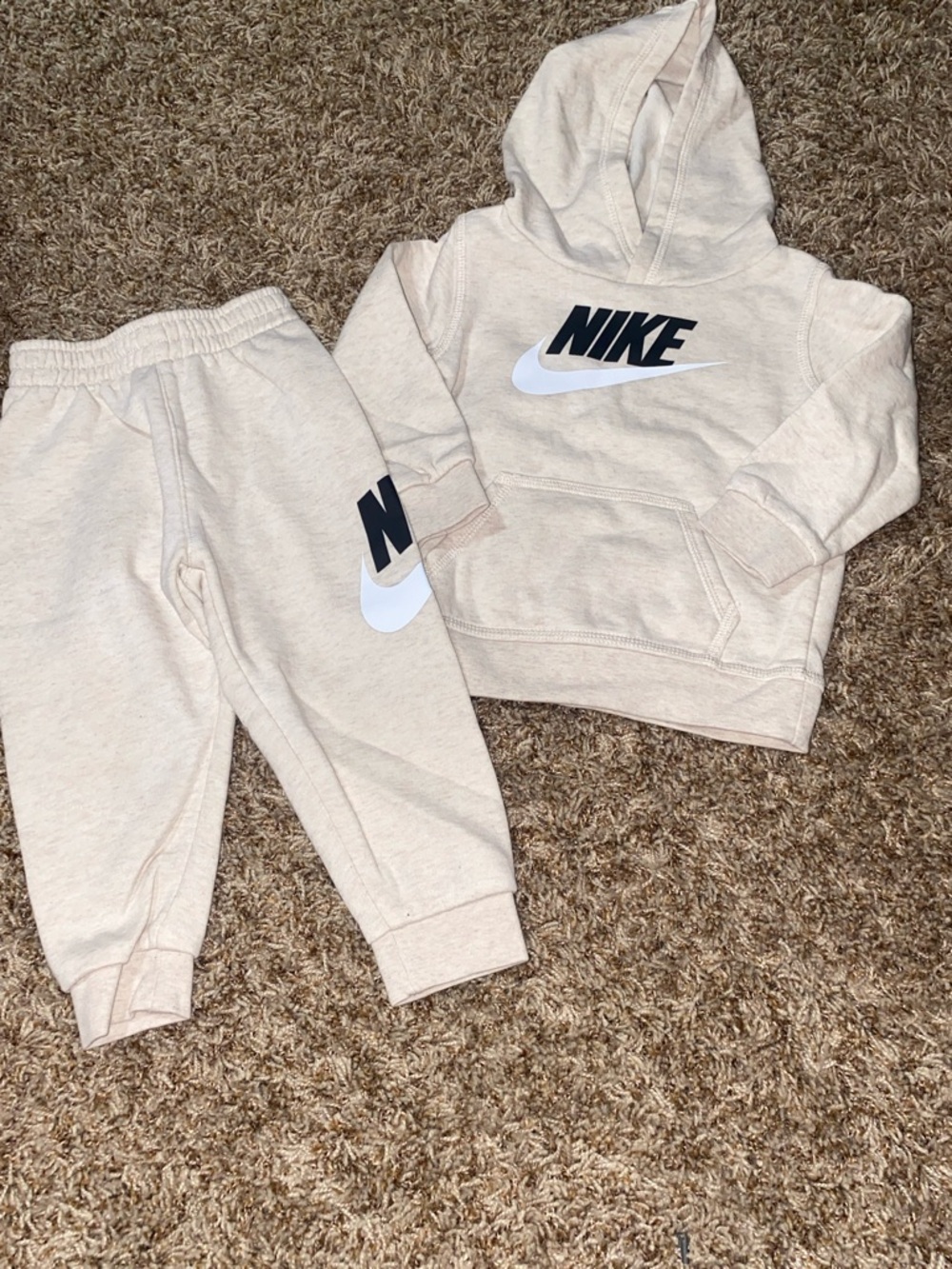 Nike Sweatsuit 
Toddler 18 months